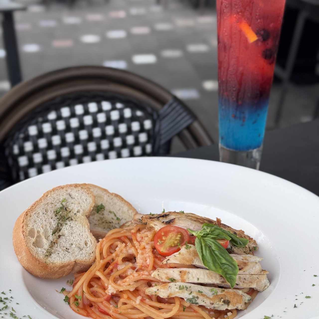 Spaghetti al Pomodoro y Albahaca