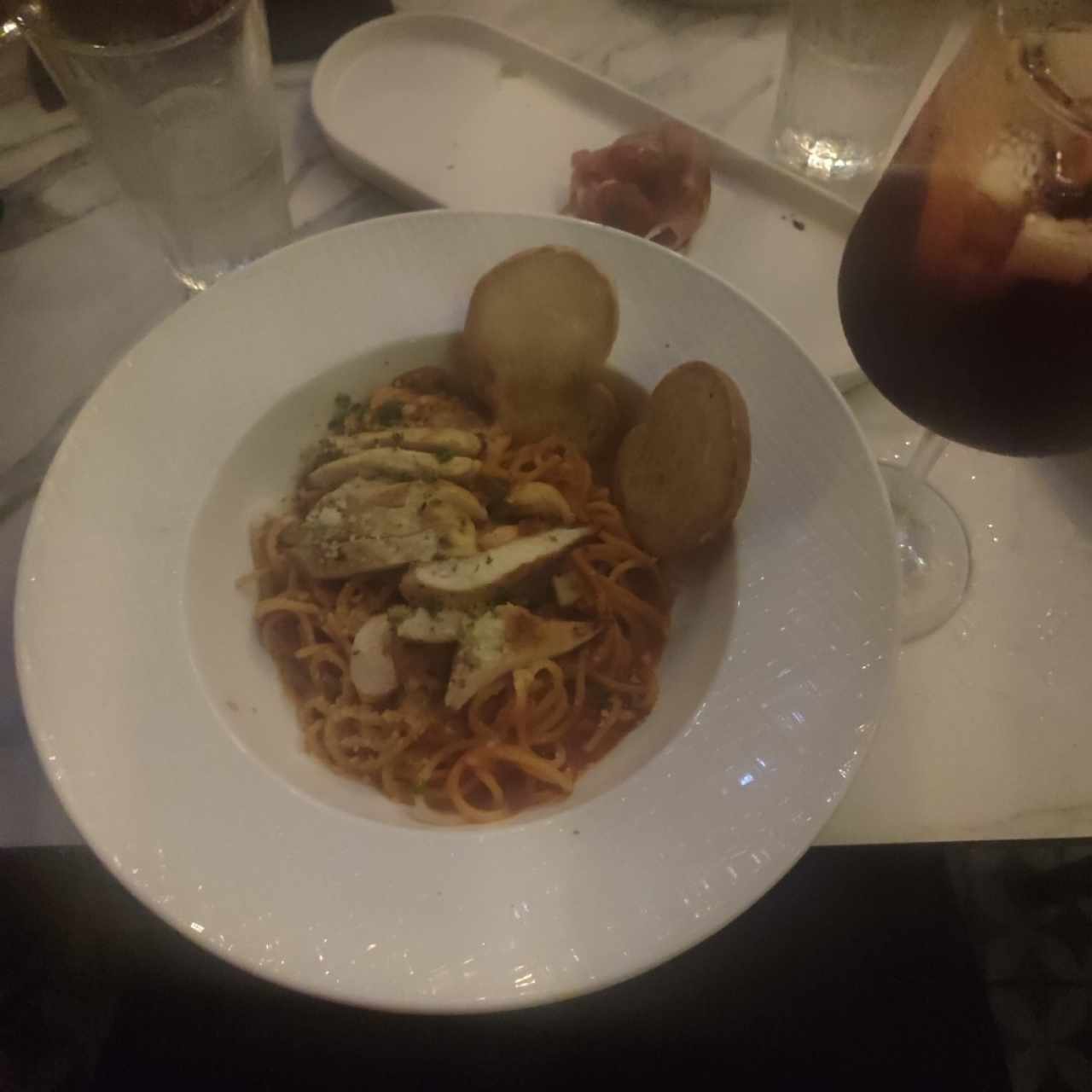 Spaghetti al Pomodoro y Albahaca