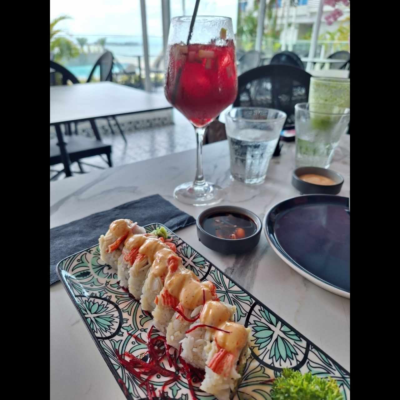 SUSHI - TEMPURA ROLL y SANGRIA