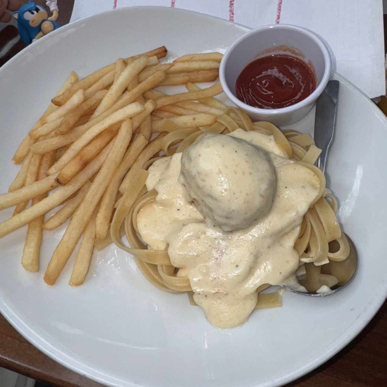 Pasta con albóndigas 