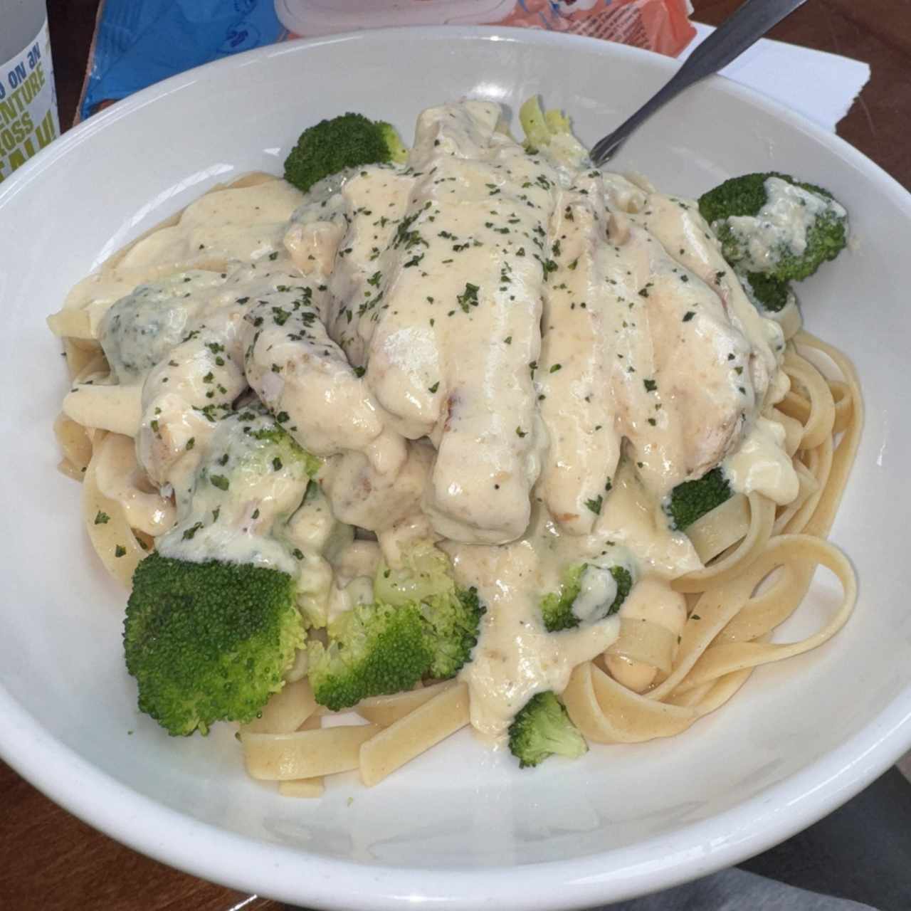 Pasta con pollo y brócoli 