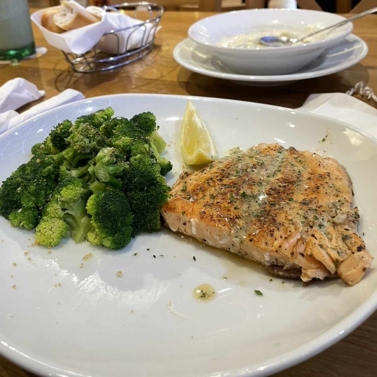 Classic Entreés - Salmon Piccata