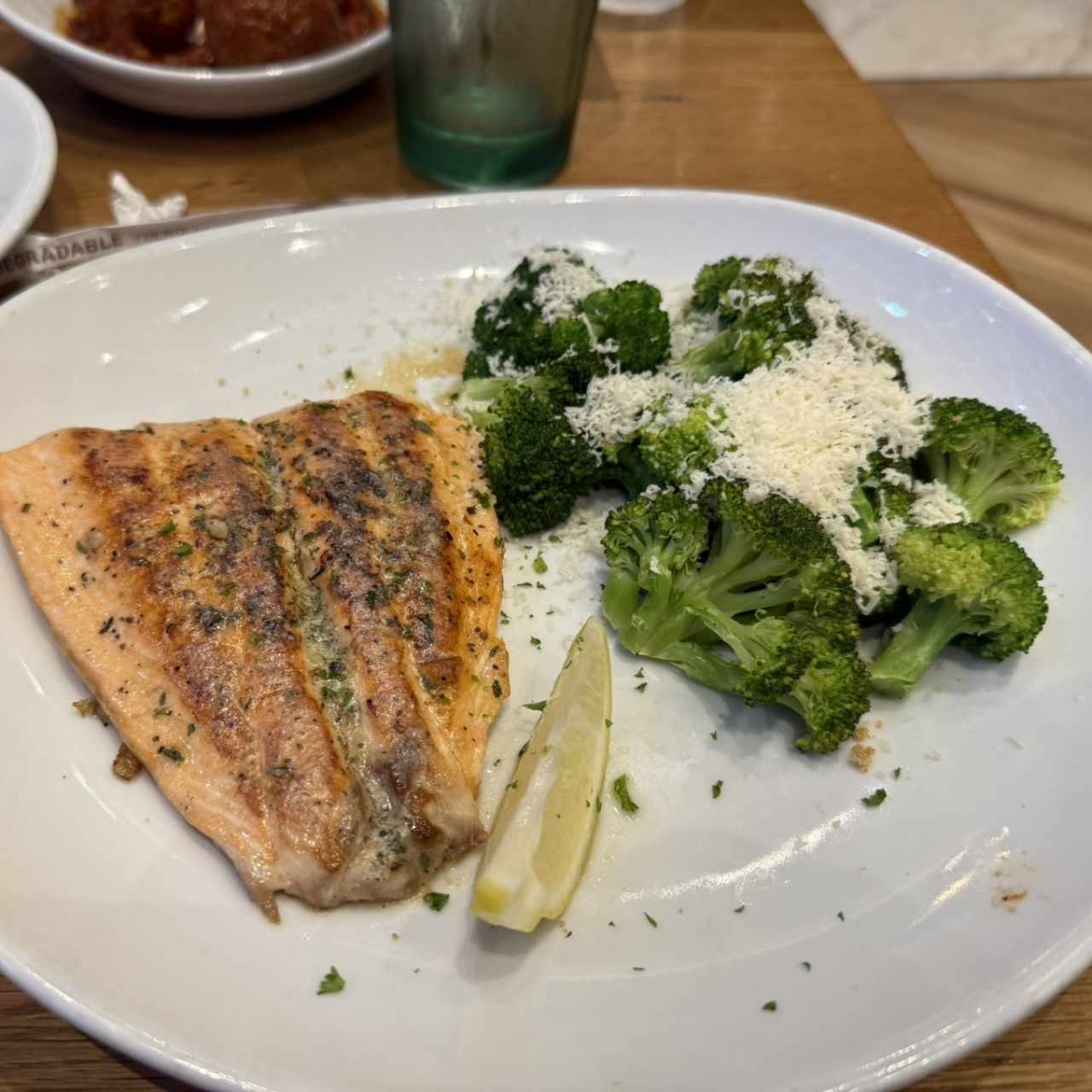Classic Entreés - Salmon Piccata