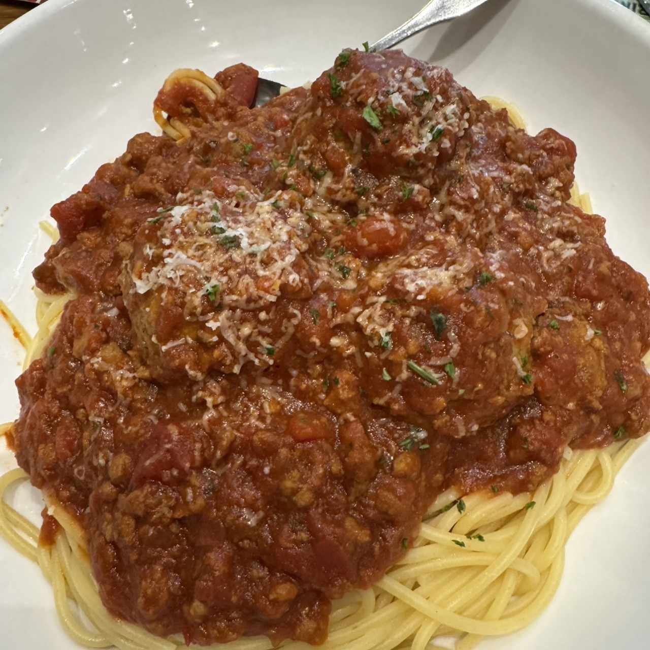 Classic Entreés - Spaguetti & Meatballs