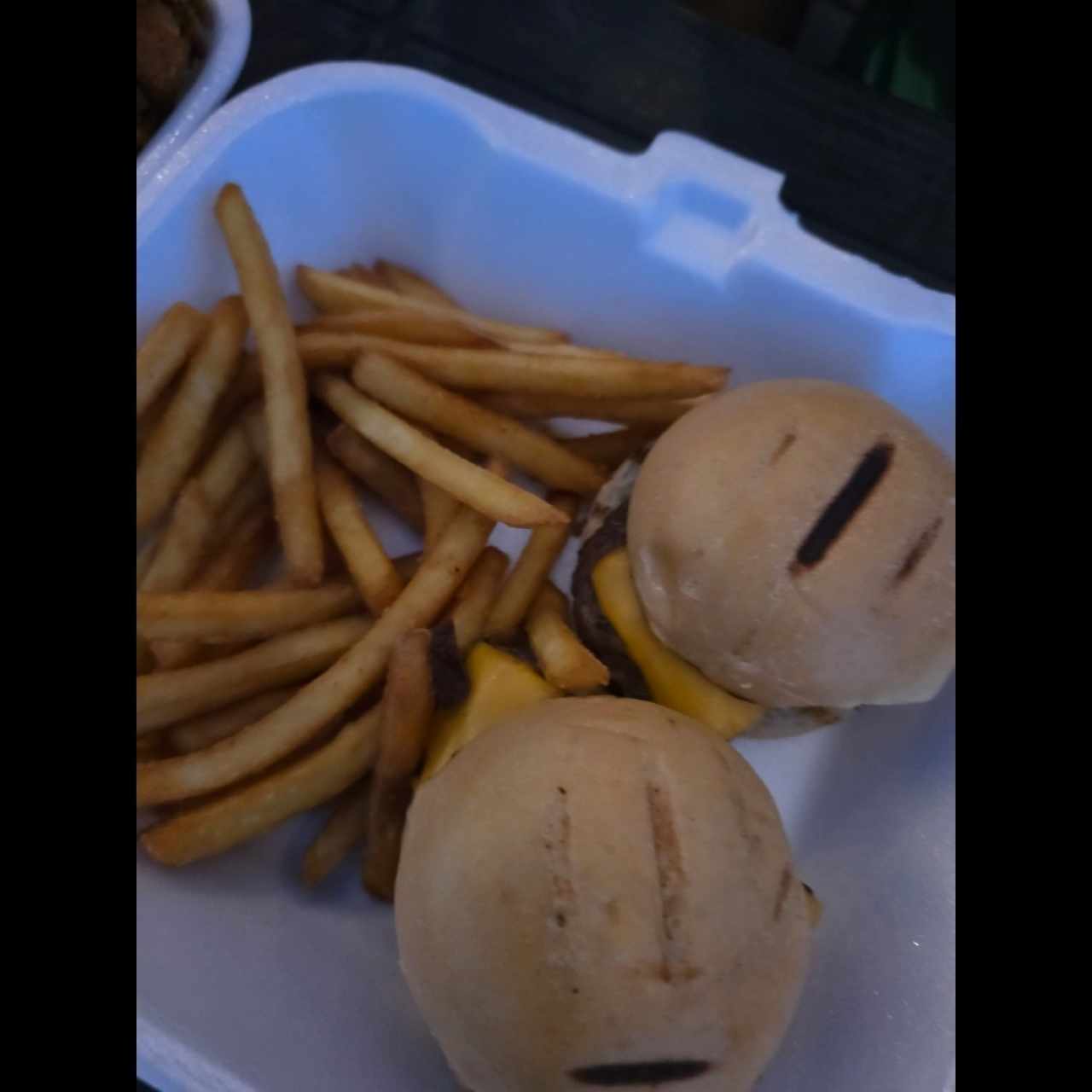 Menú Kids - Chiki Burgers