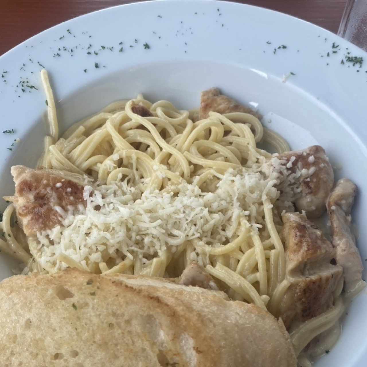 Pasta Alfredo con pollo