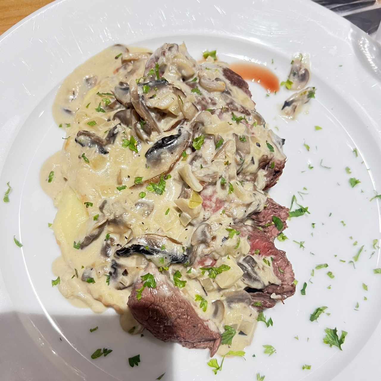 Filete de Res en Salsa De Hongos