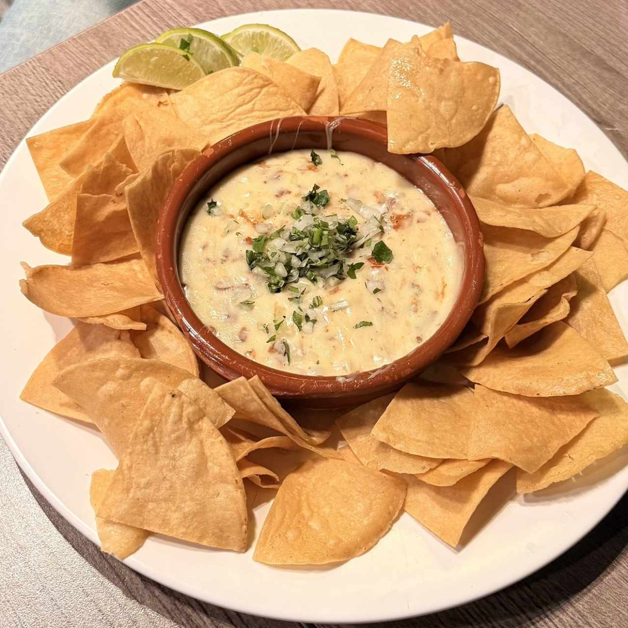 Queso fundido con pastor