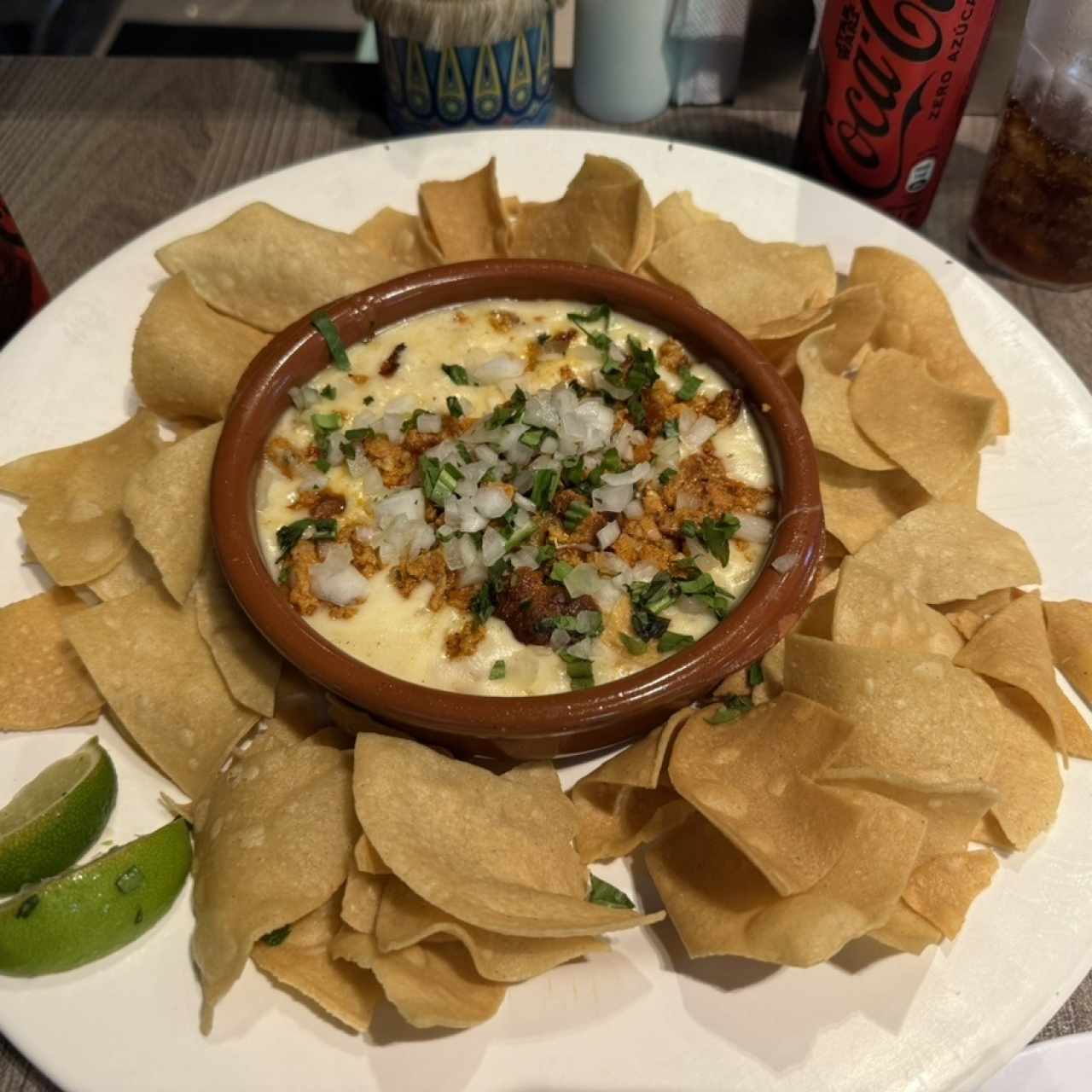 Queso fundido con chorizo