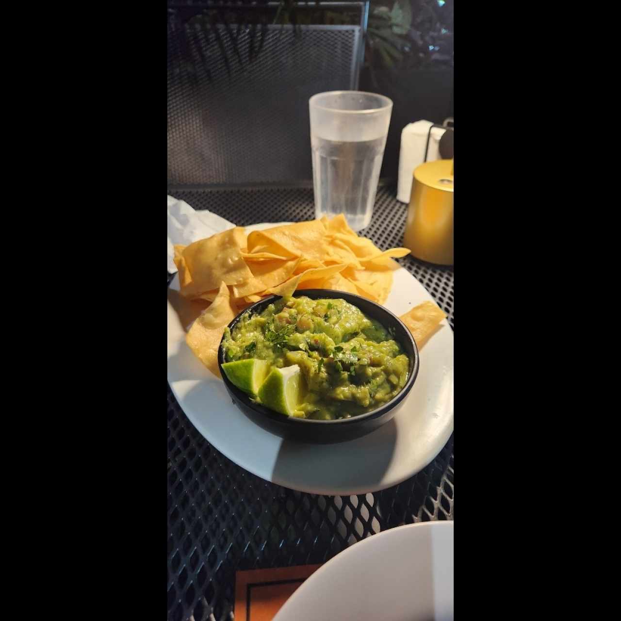 Entradas - Guacamole con totopos