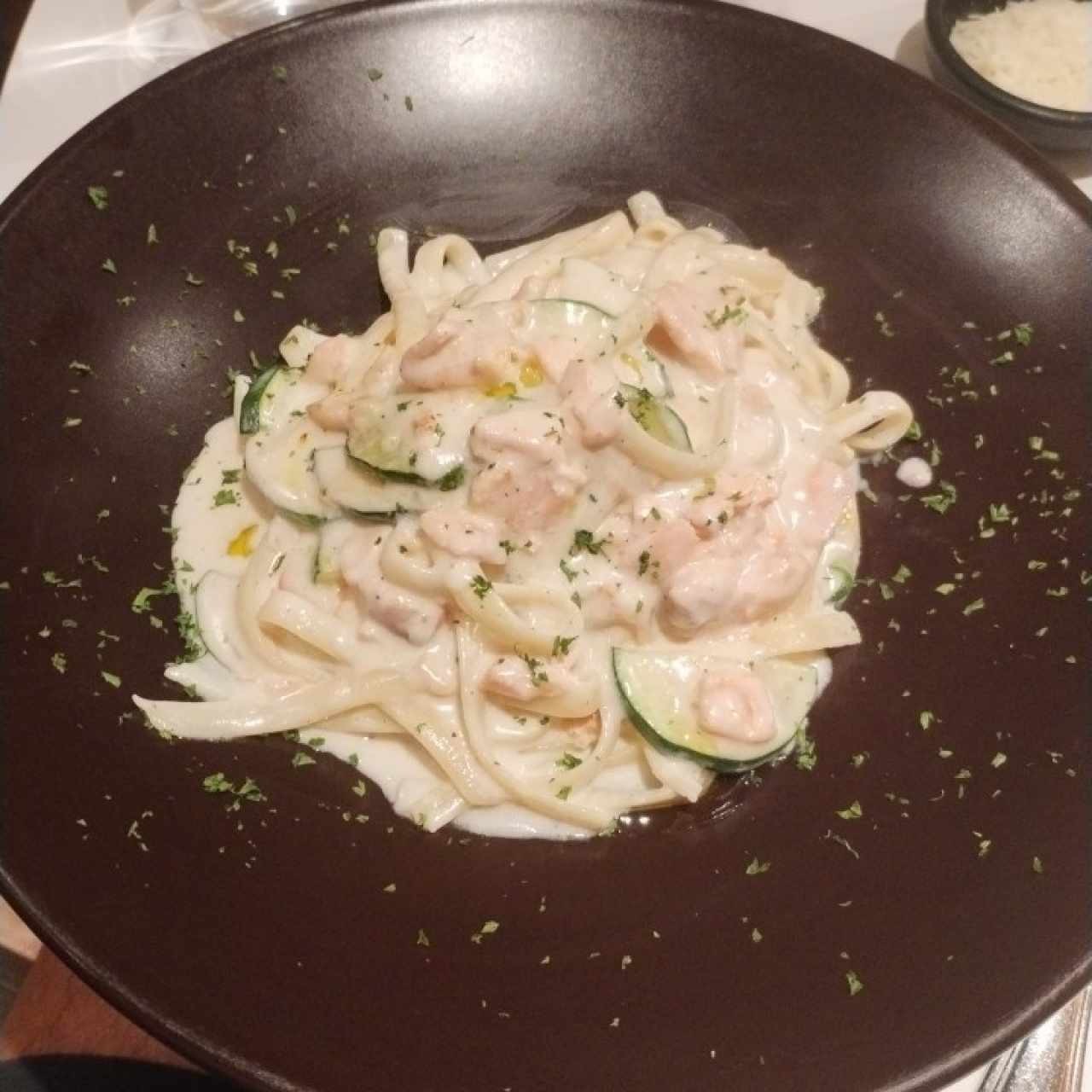 PASTAS - FETTUCCINE AL SALMONE