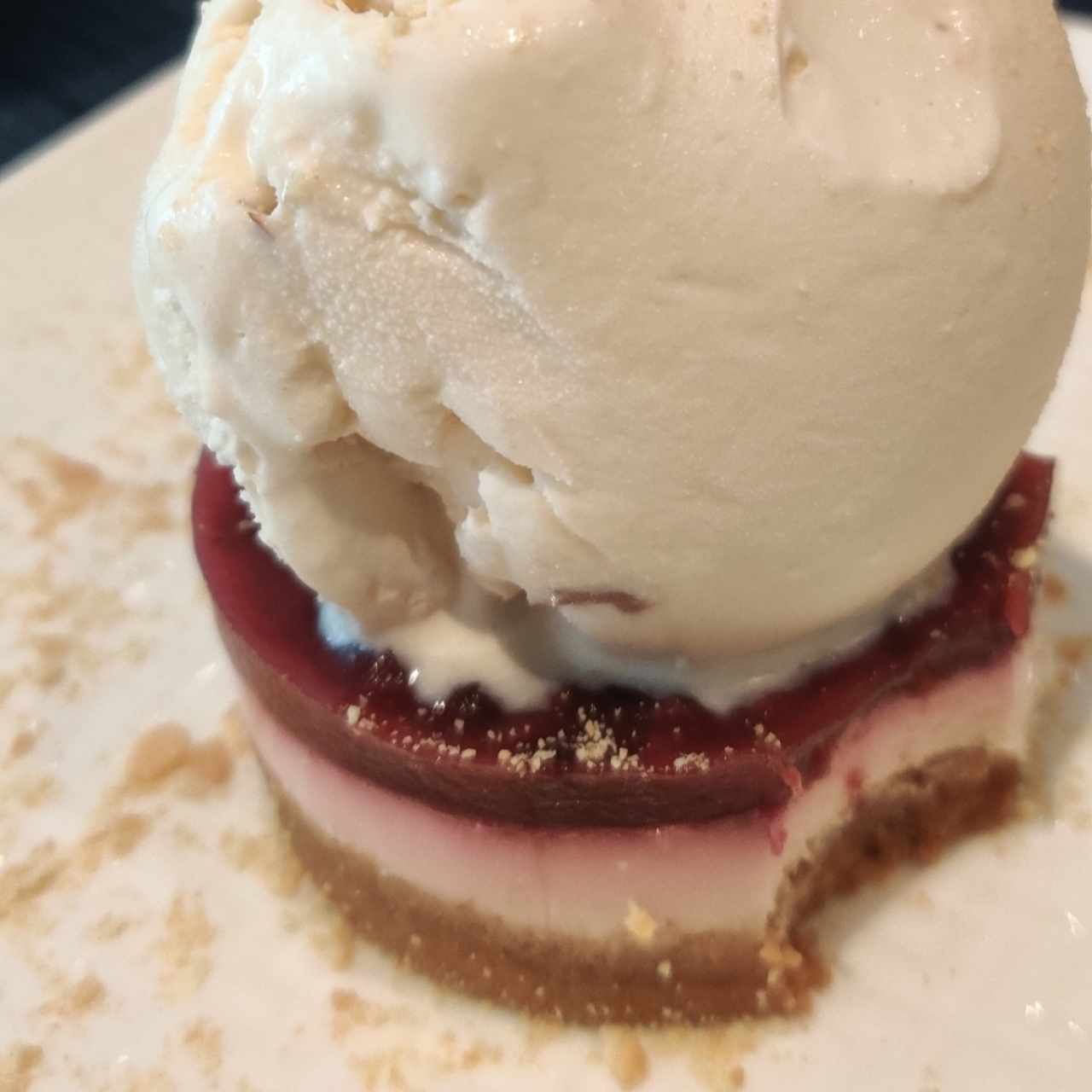 pay de queso con frutos rojos 