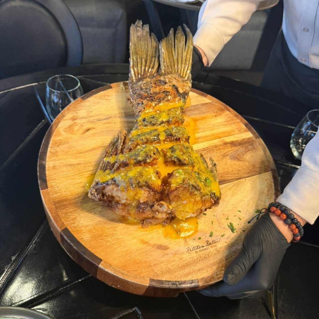 Cola de pescado 