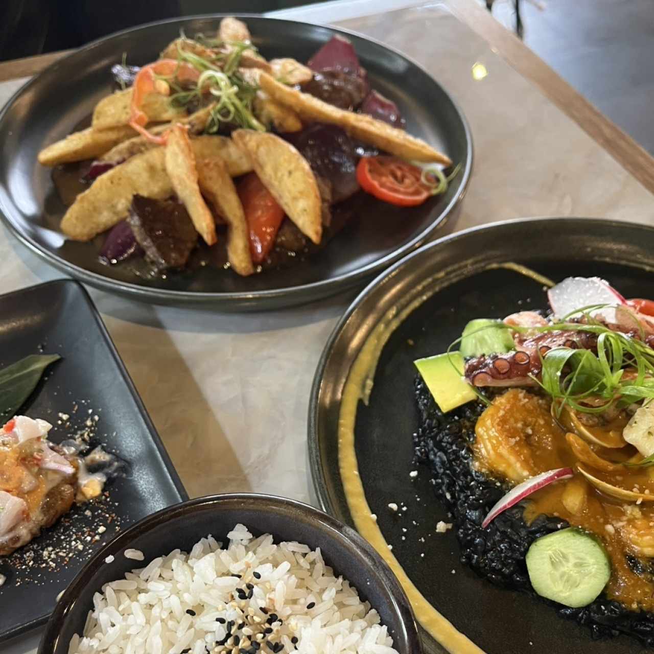 Filete de Res y el Arroz Caldoso de Mariscos
