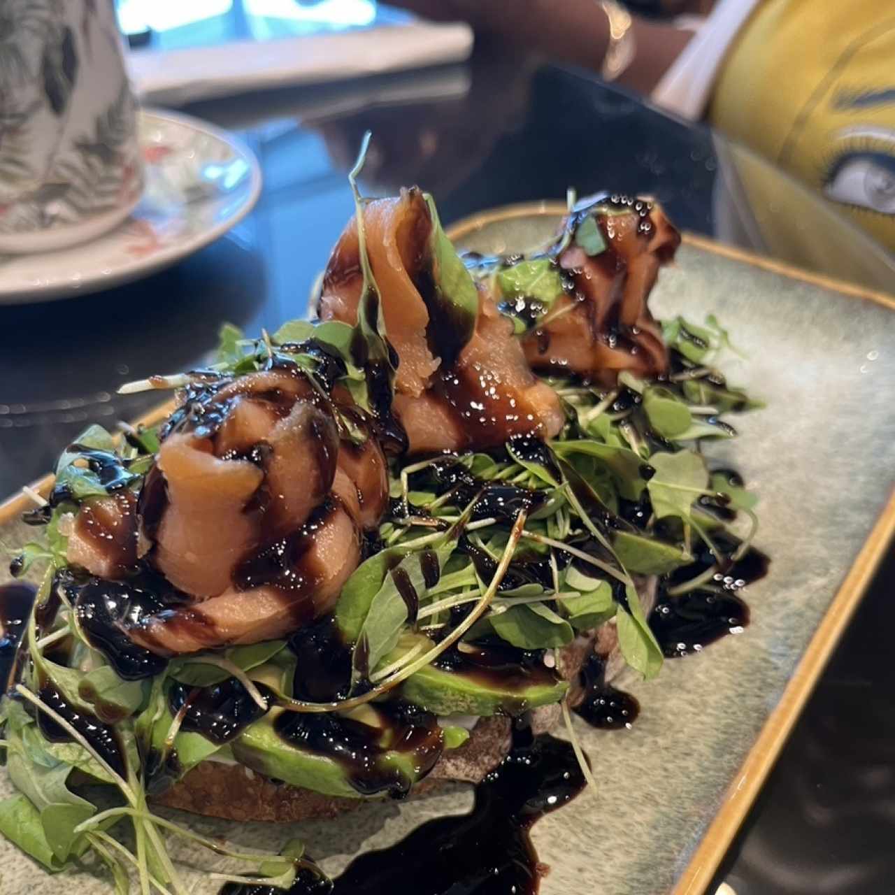 Tostada con salmón 