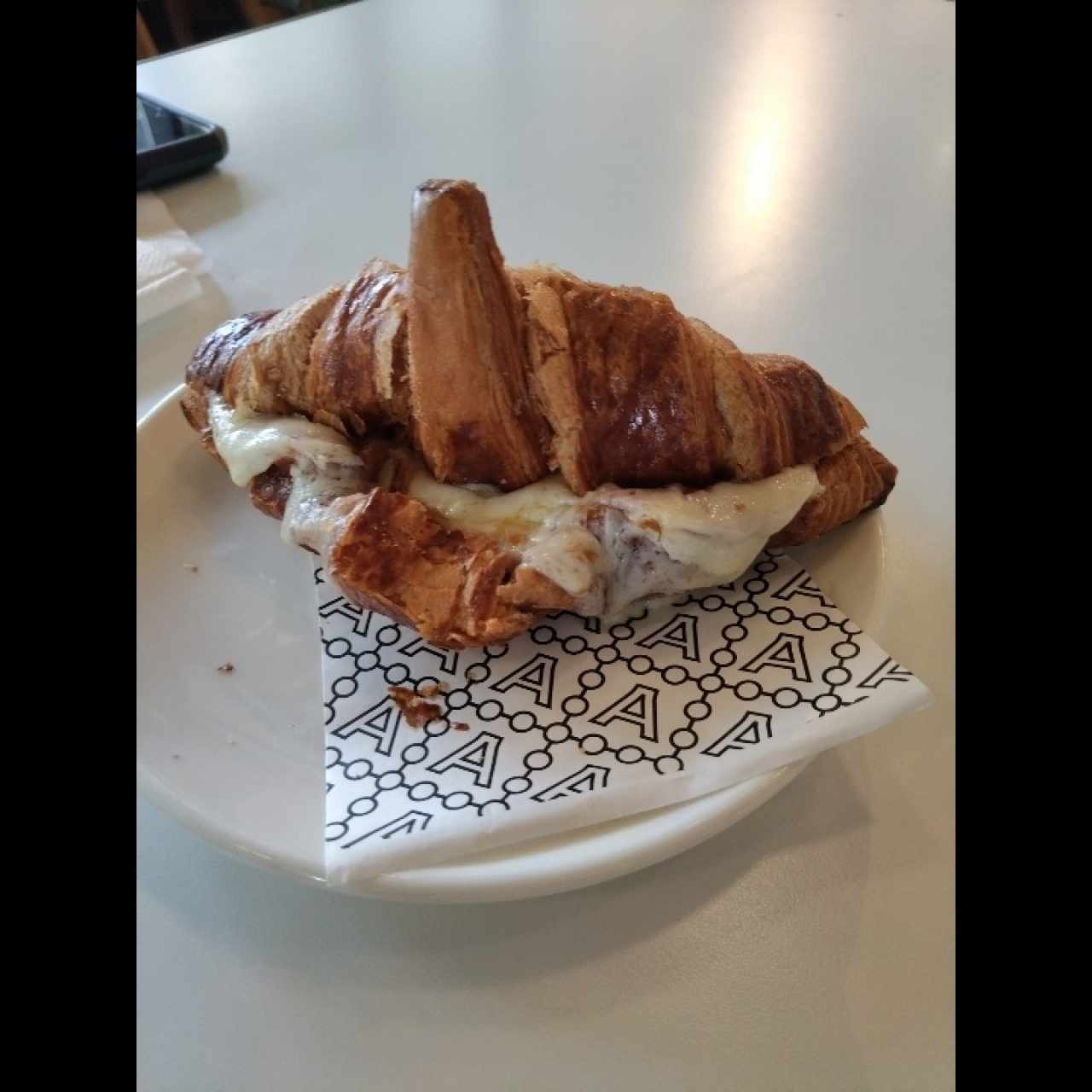 Croissant de jamón y queso