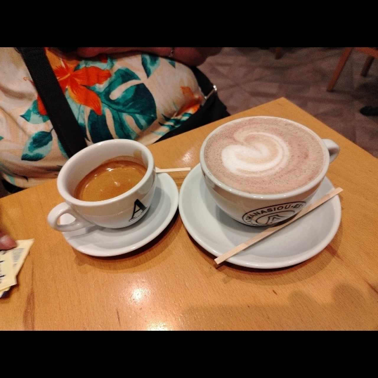 Capuchino y expreso doble 