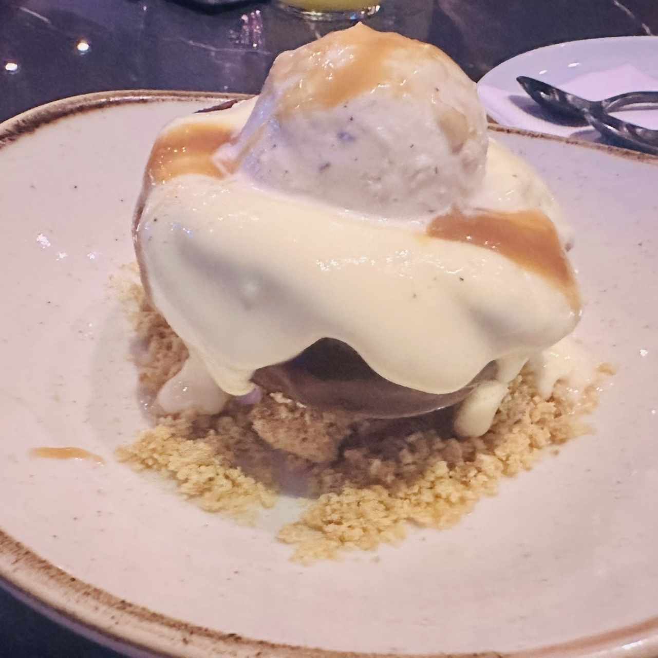 POSTRES - BROWNIE CON HELADO