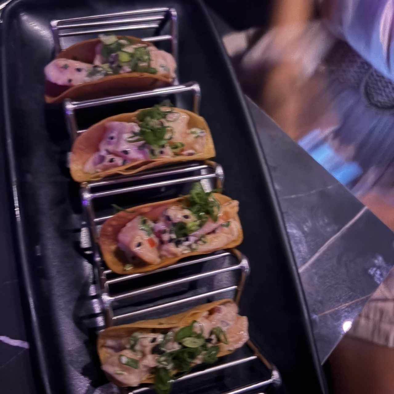 ENTRADAS - TACOS DE SALMÓN