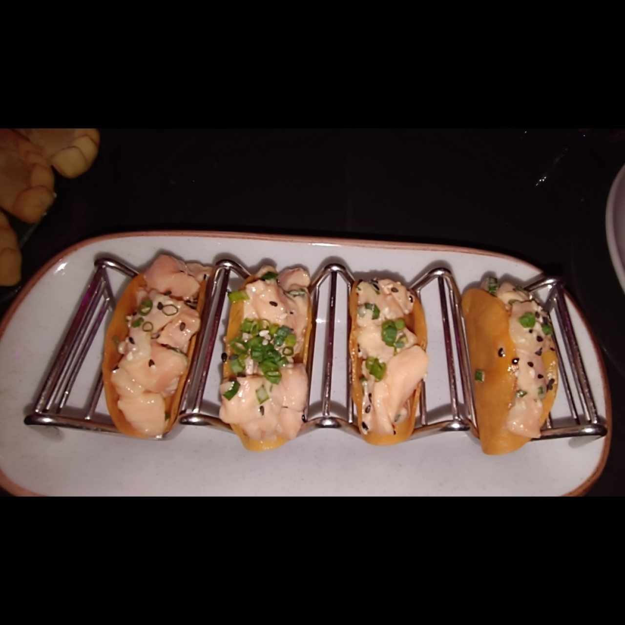ENTRADAS - TACOS DE SALMÓN