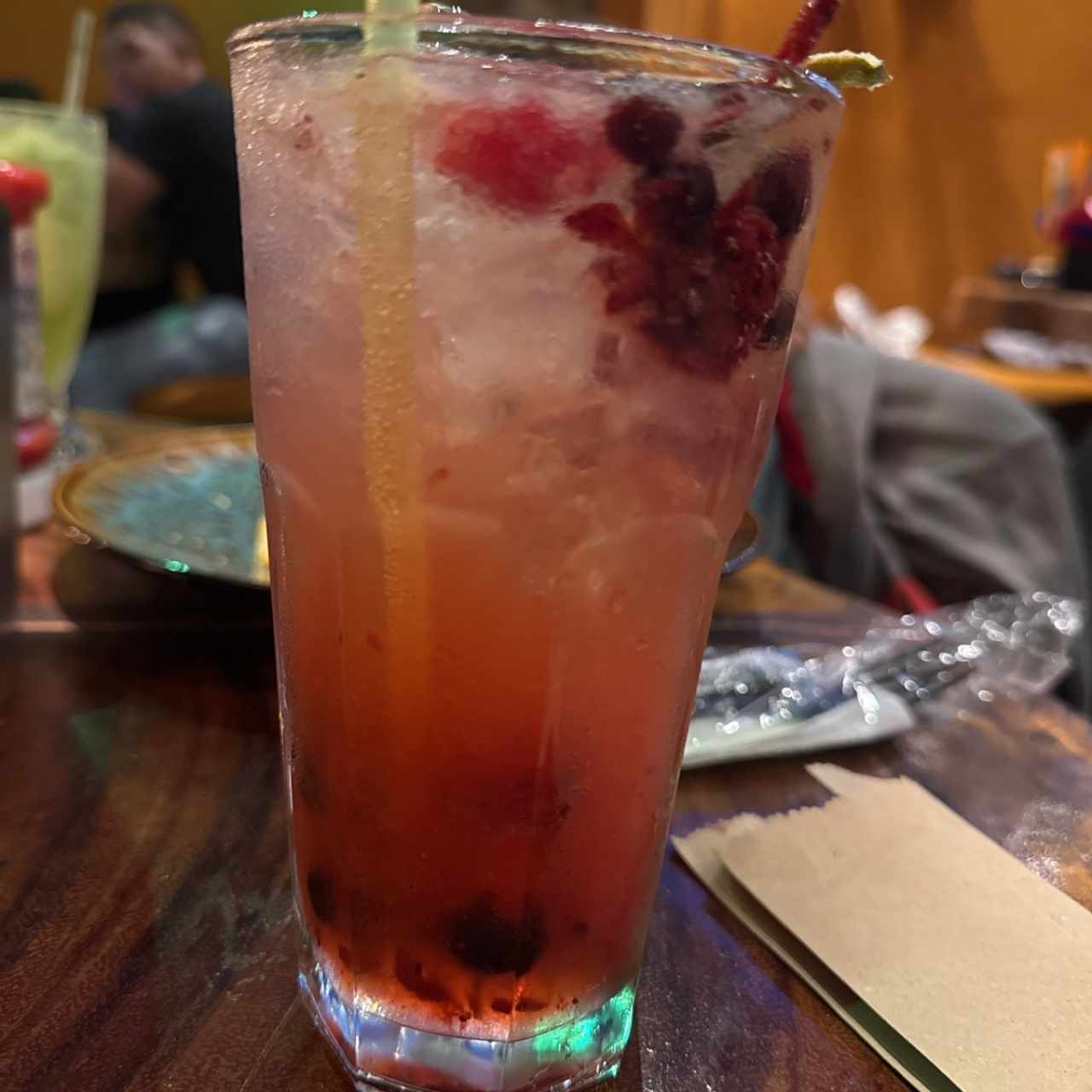Limonada con frutos rojos 