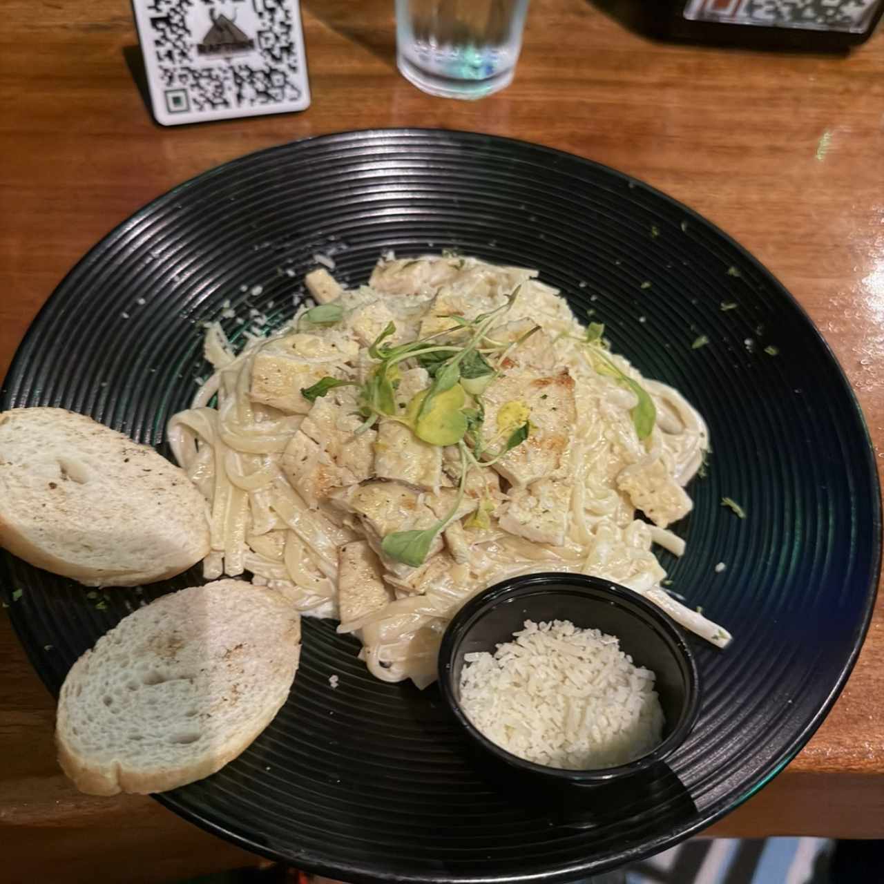 Pasta Alfredo con Pollo