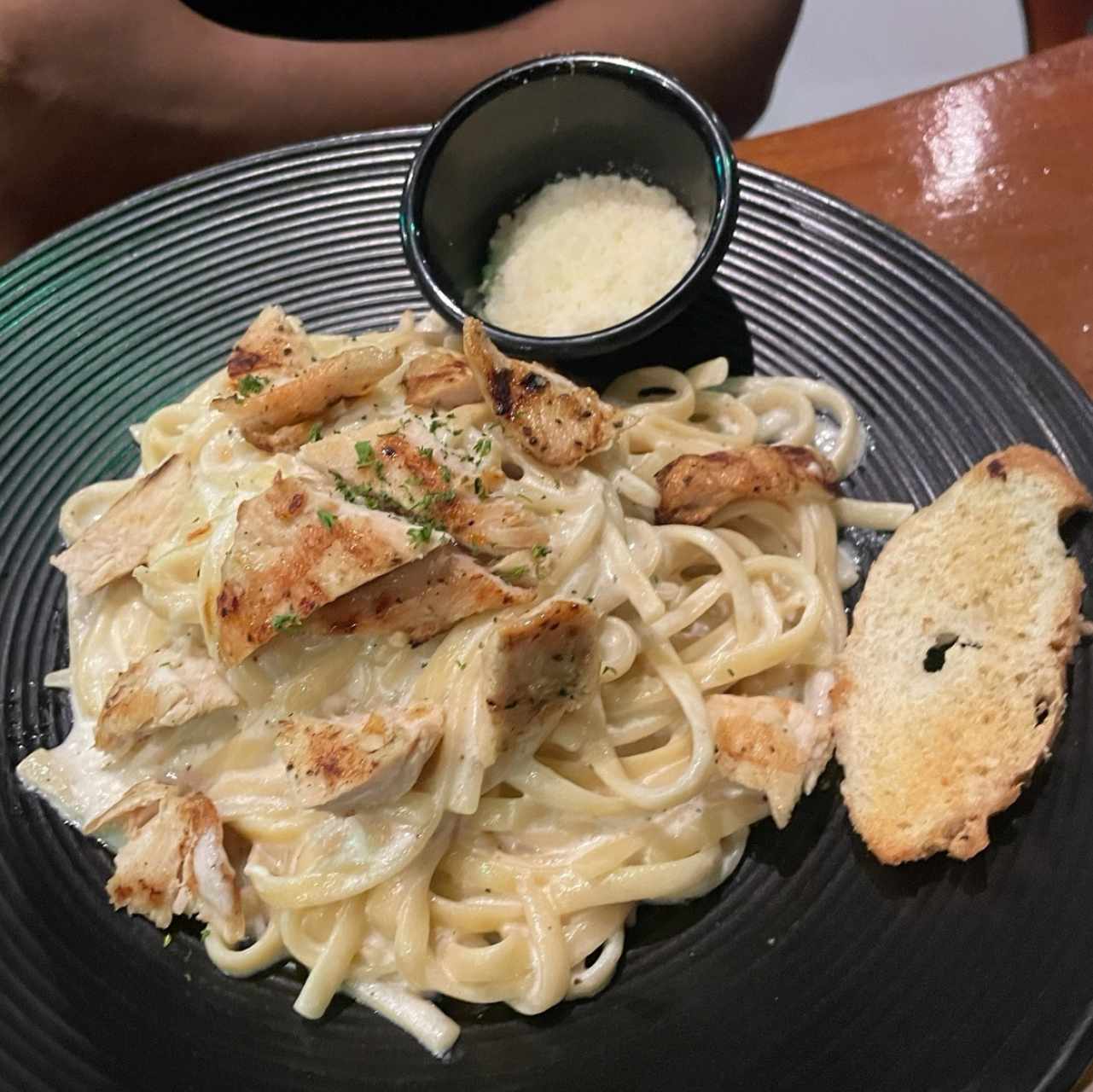 Pasta Alfredo con Pollo