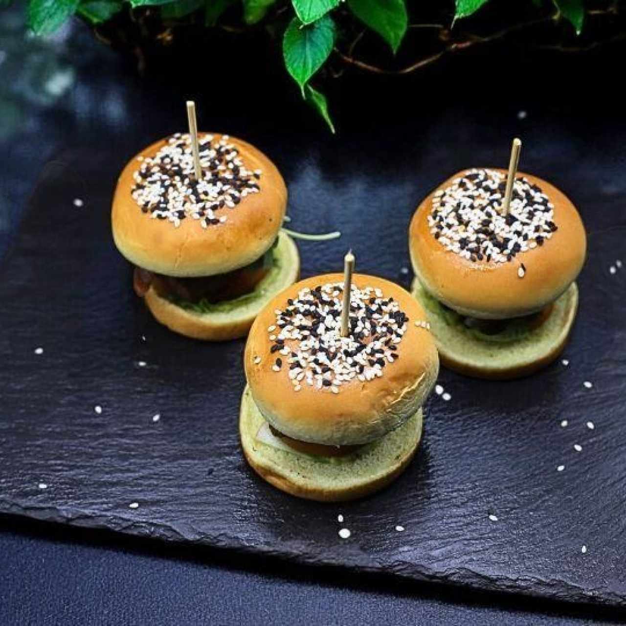 SAMA SKY LOUNGE SLIDERS