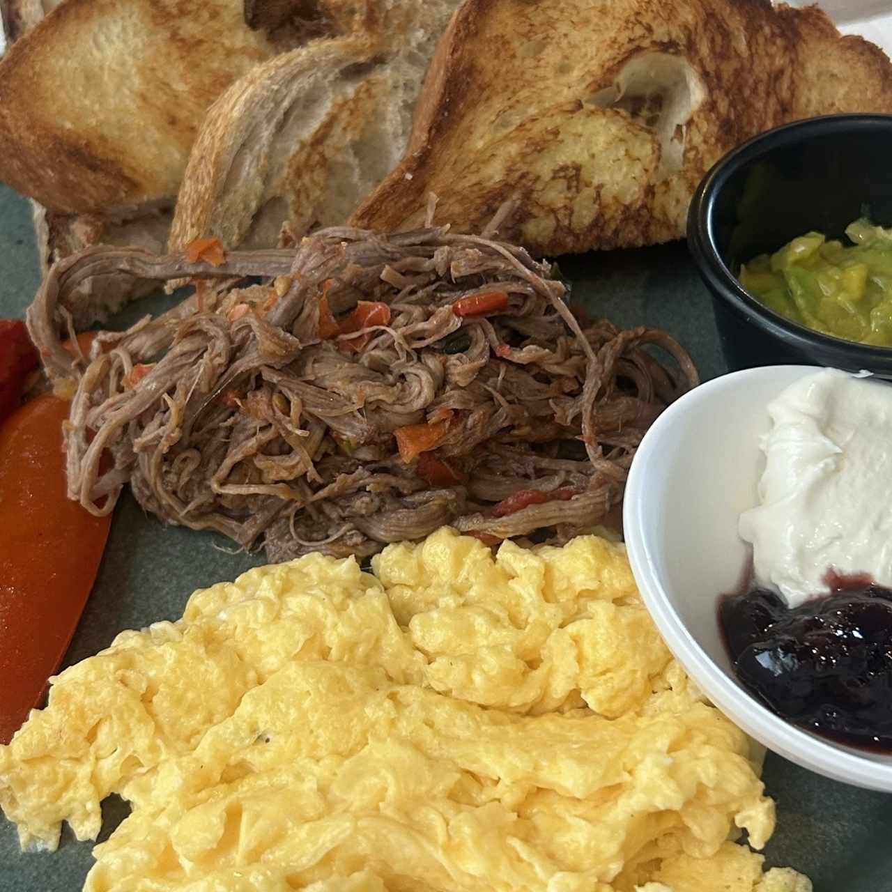 Especiales - Huevos ropa vieja