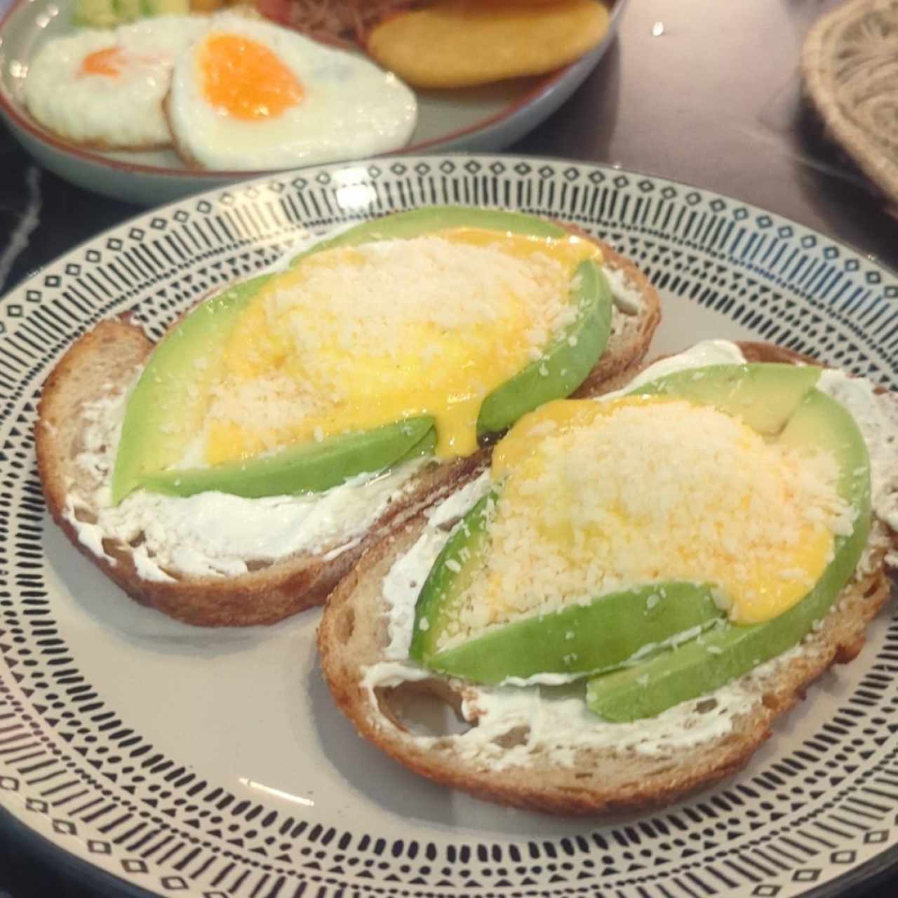 Benedictinos - Aguacate & parmesano