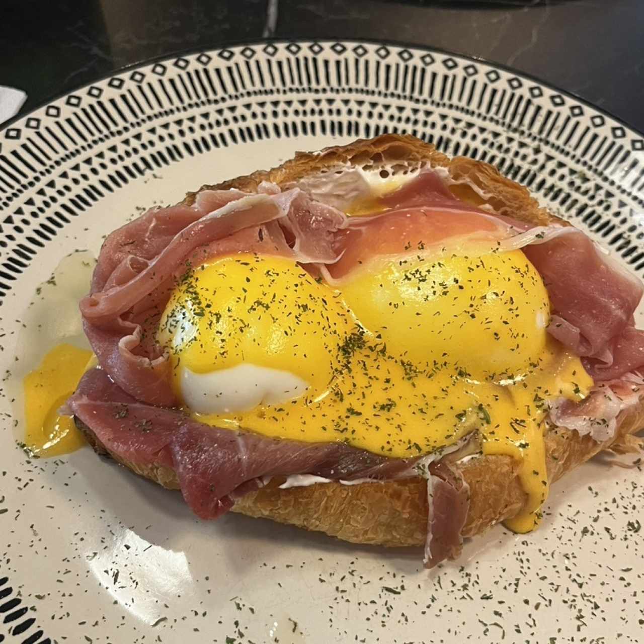 Croissant & Serrano Benedictinos