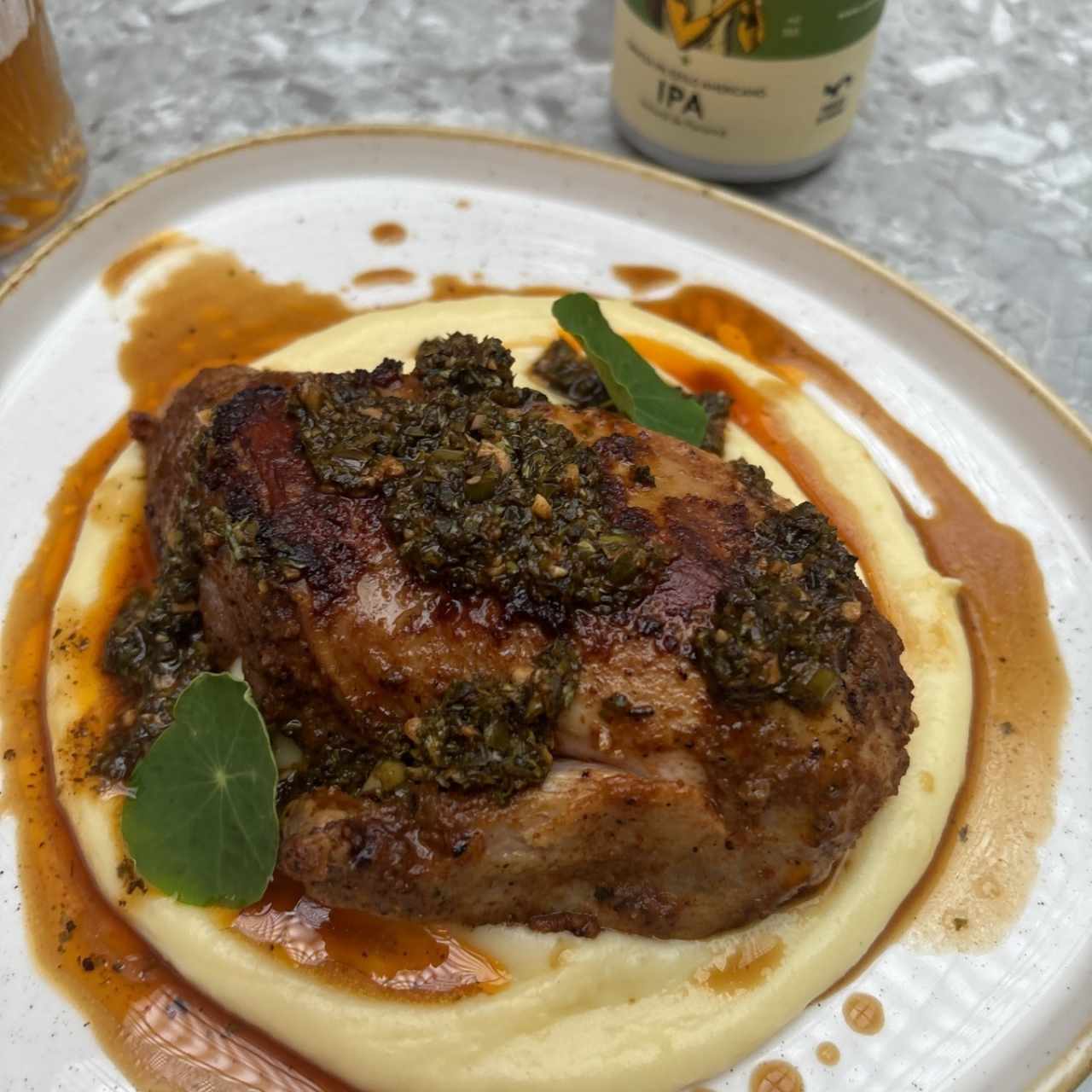 POLLO ASADO CON CHIMICHURRI Y PURÉ DE PAPA