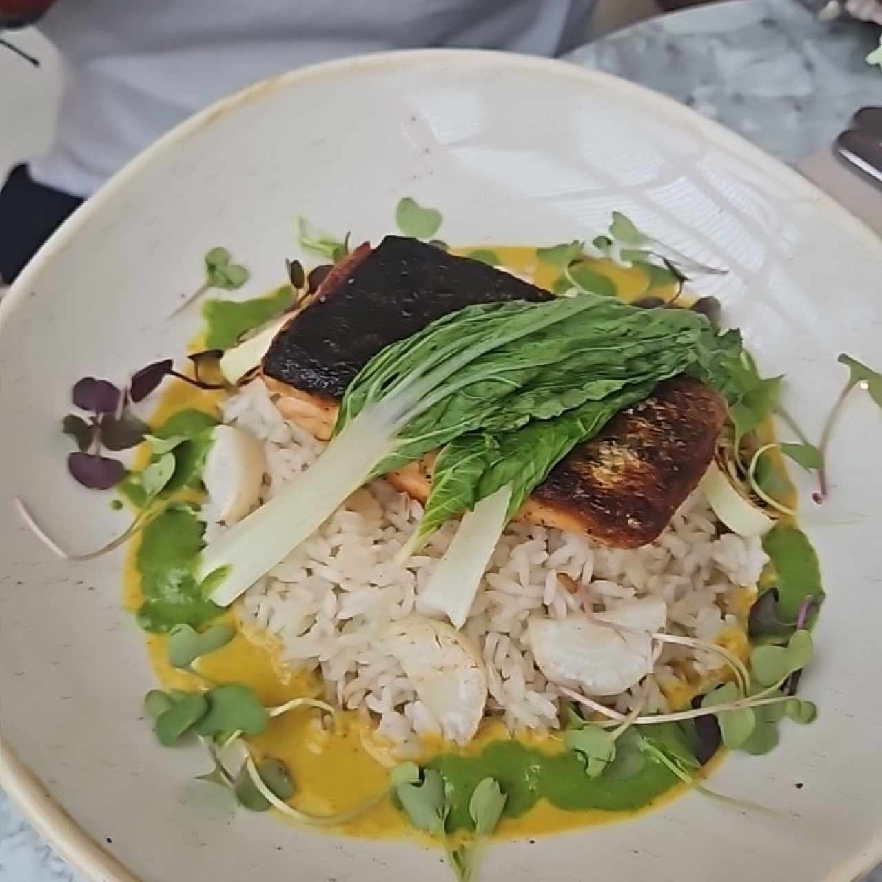 KIDS MENU - SALMÓN CON VEGGIES