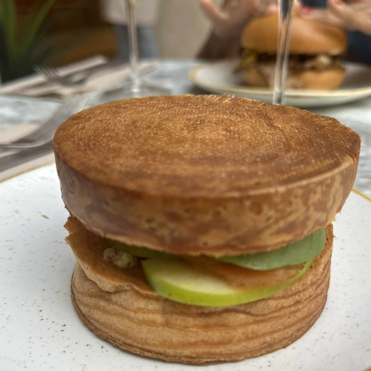 SANDWICHES - SALMÓN SOUR SANDWICH