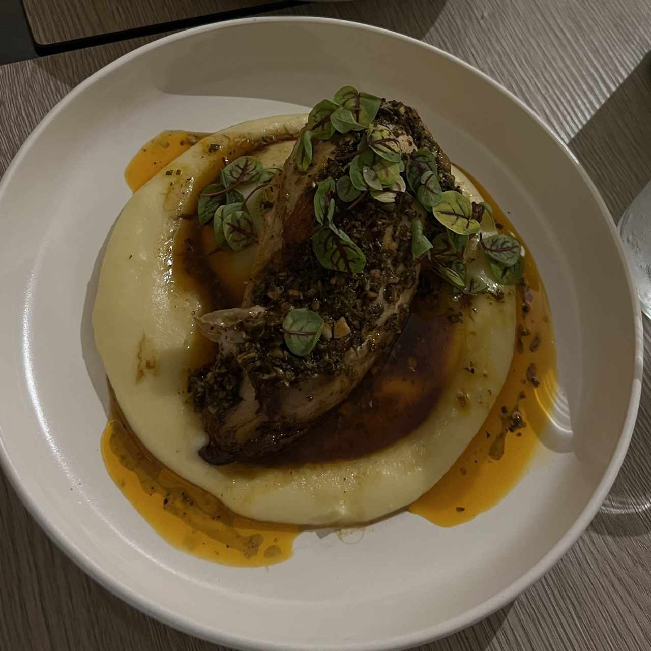 POLLO ASADO CON CHIMICHURRI Y PURÉ DE PAPA