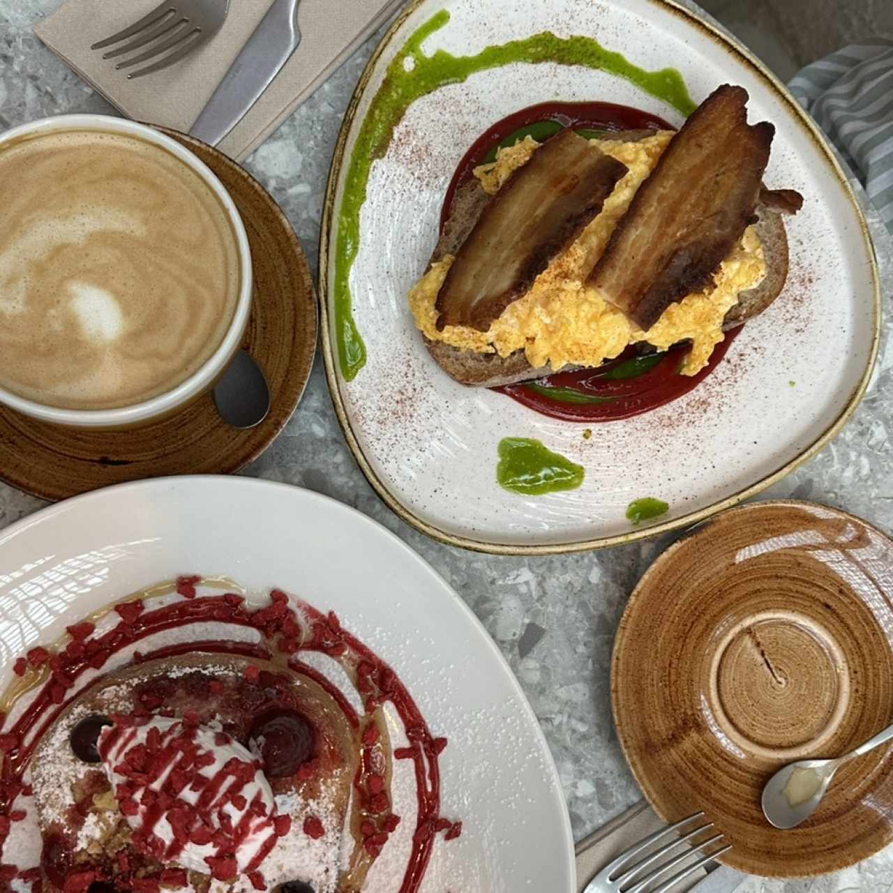BRUNCH - PORK BELLY TOAST y FRENCH TOAST