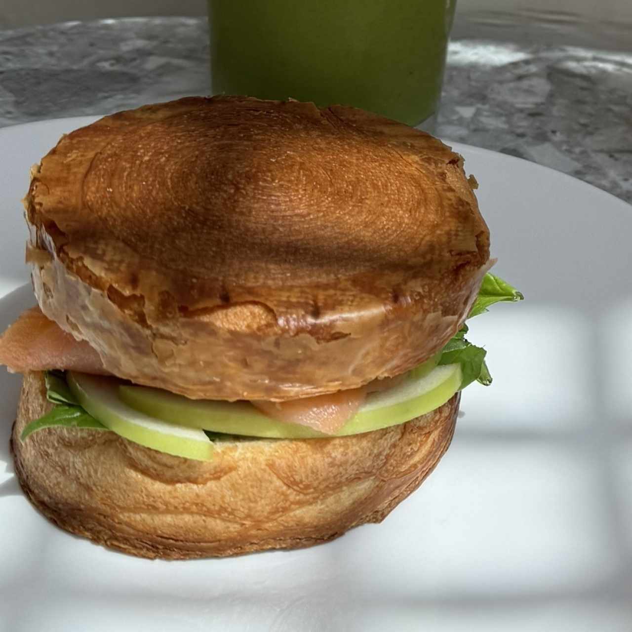 SANDWICHES - SALMÓN SOUR SANDWICH
