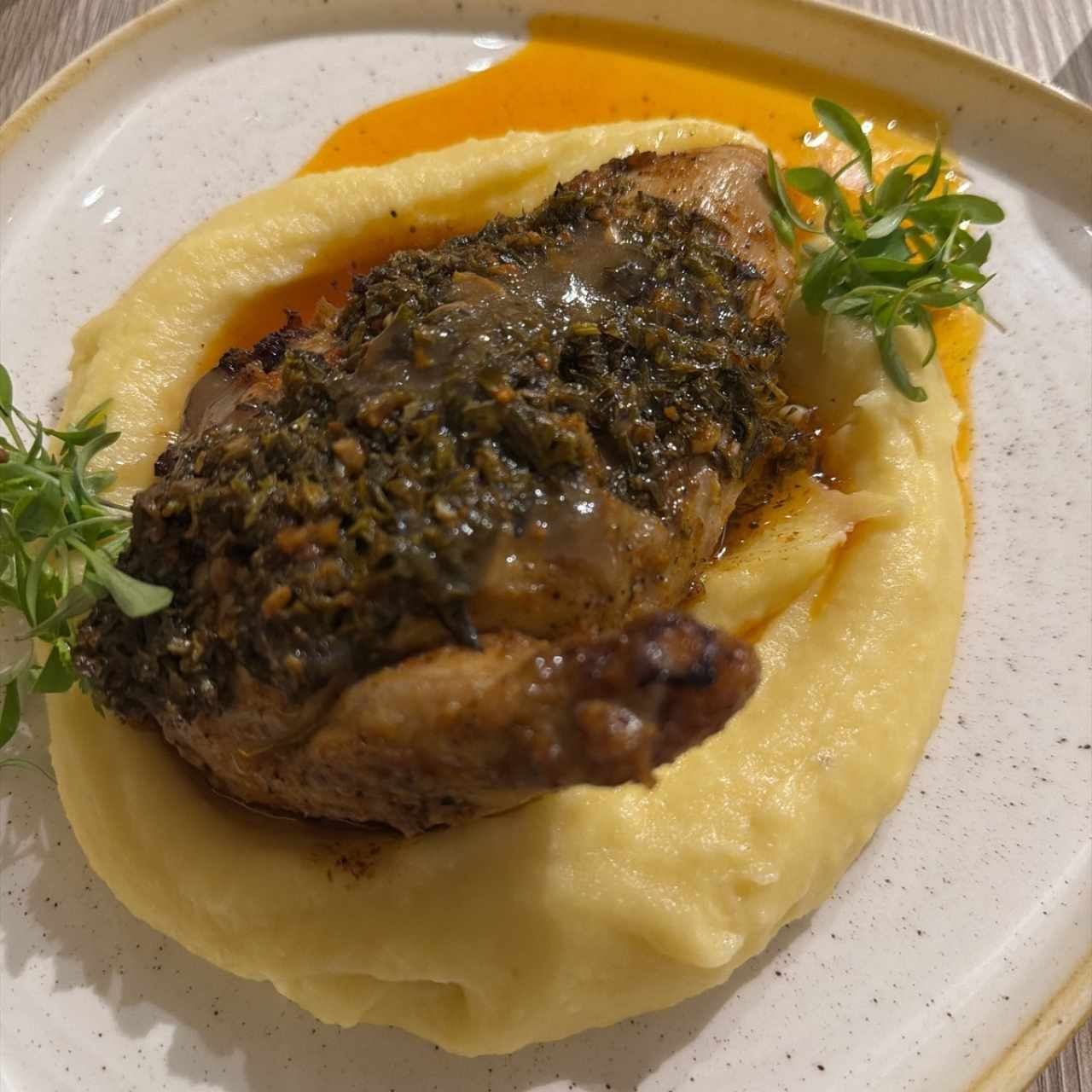 POLLO ASADO CON CHIMICHURRI Y PURÉ DE PAPA