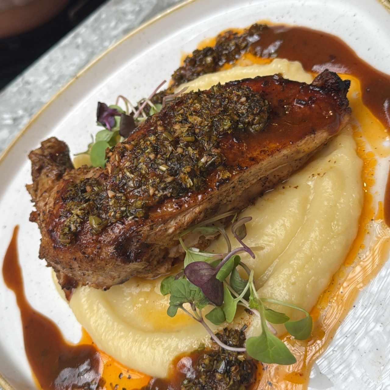 POLLO ASADO CON CHIMICHURRI Y PURÉ DE PAPA
