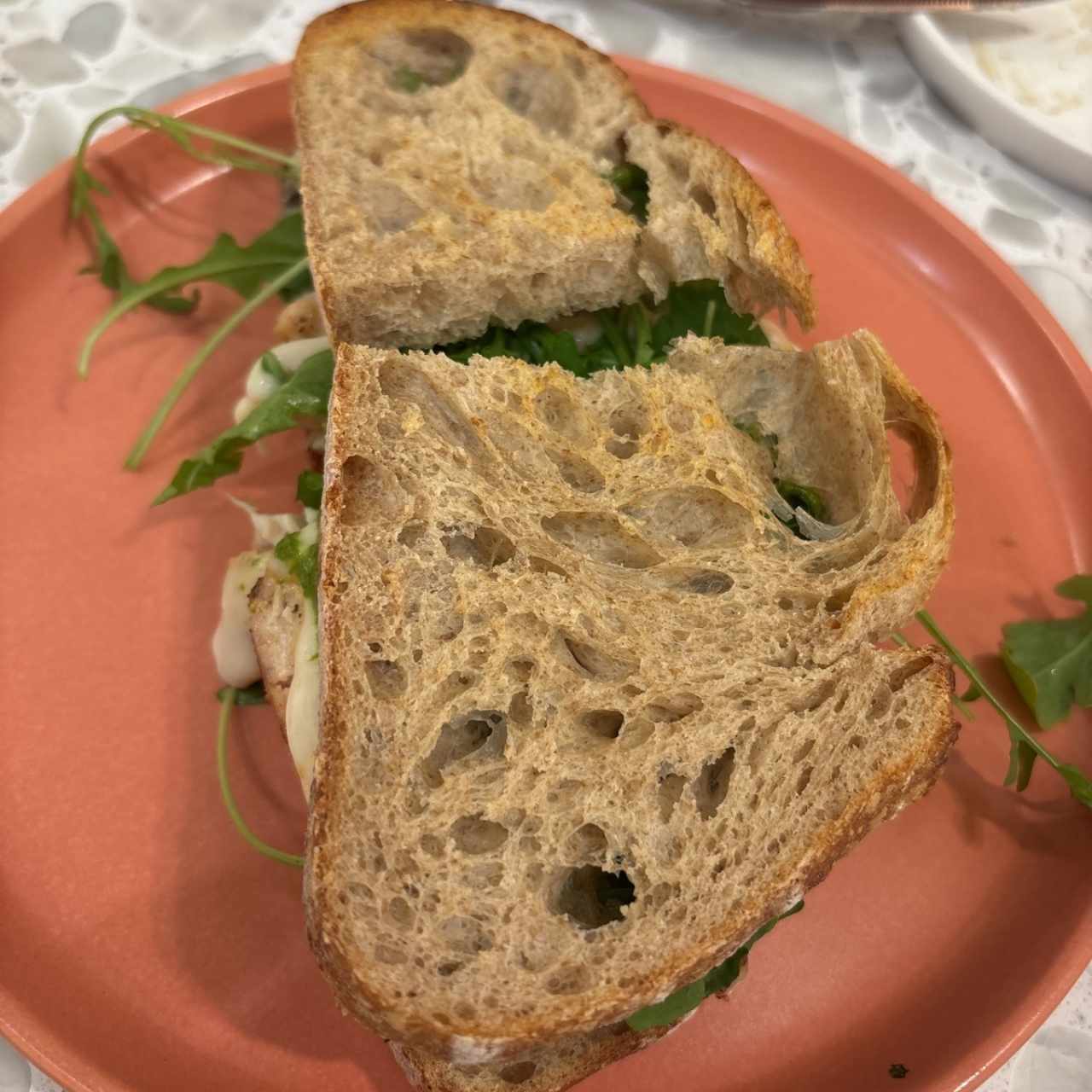 Pollo y pesto