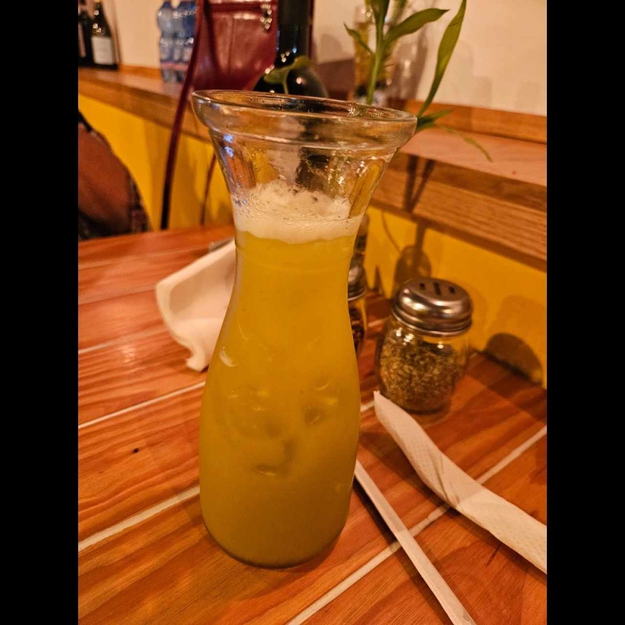 jugo de piña con albahaca