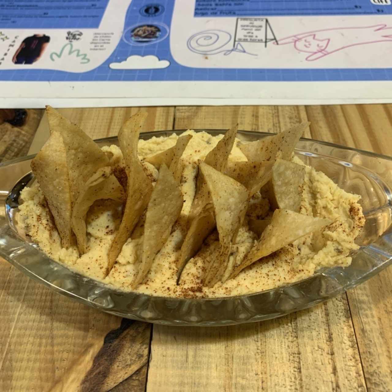 Totopos con hummus