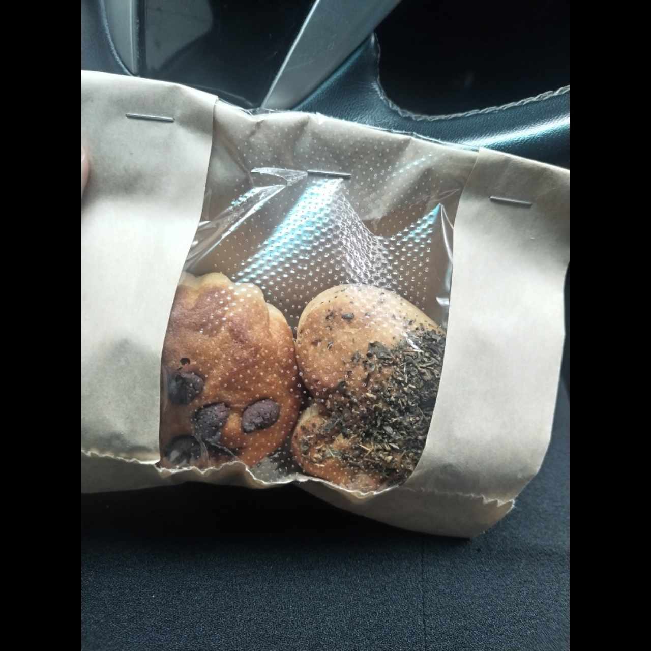 Pan de chocolate y pan de orégano 