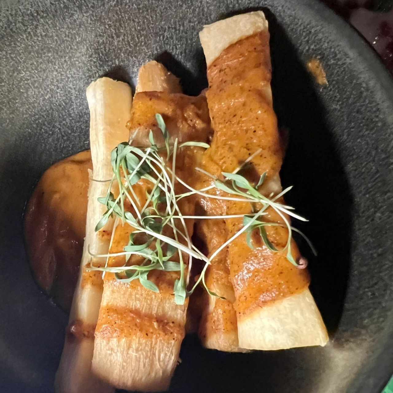 Crispy - Yuca Frita,Salsa Roja,mostaza,parmigiano