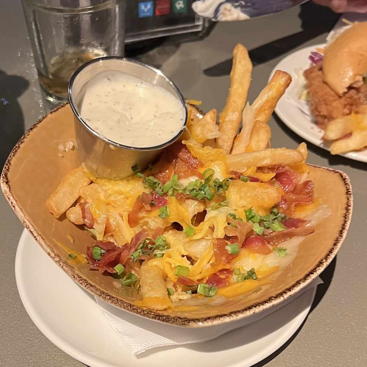 Papas Fritas con queso y tocino Ahumado