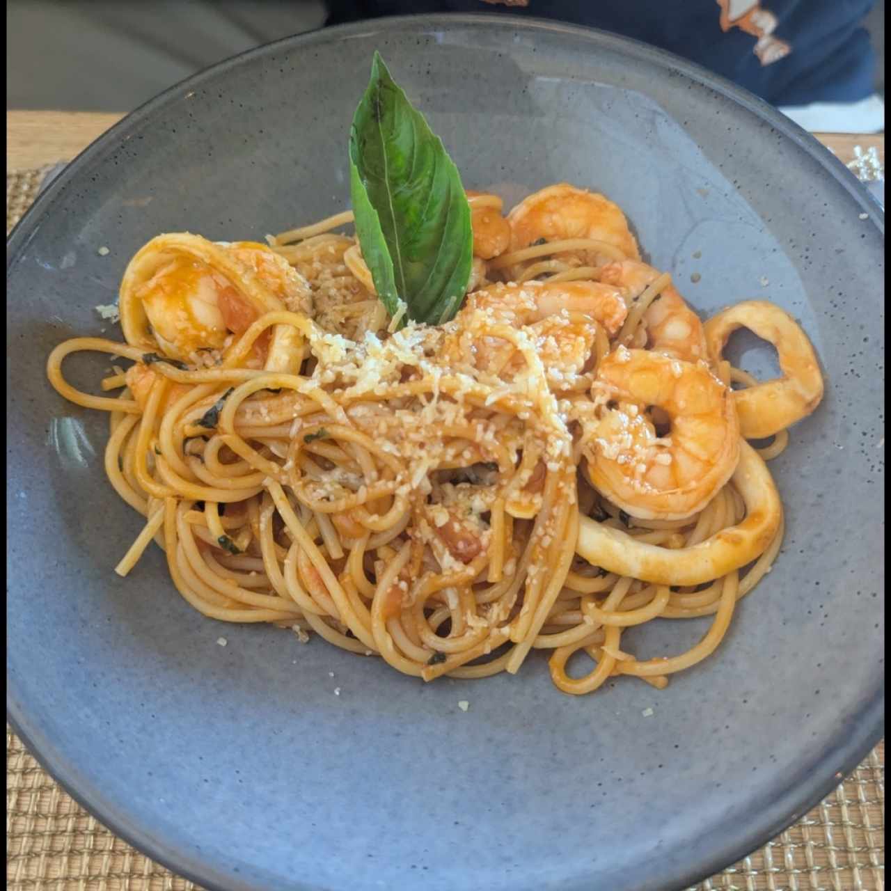 Spaghetti con langostinos y vongola
