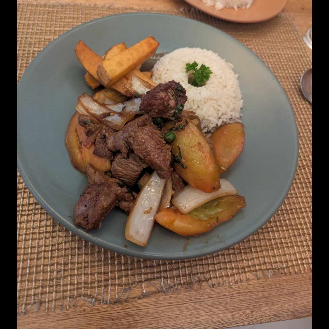 Platos Fuertes - Lomo Saltado