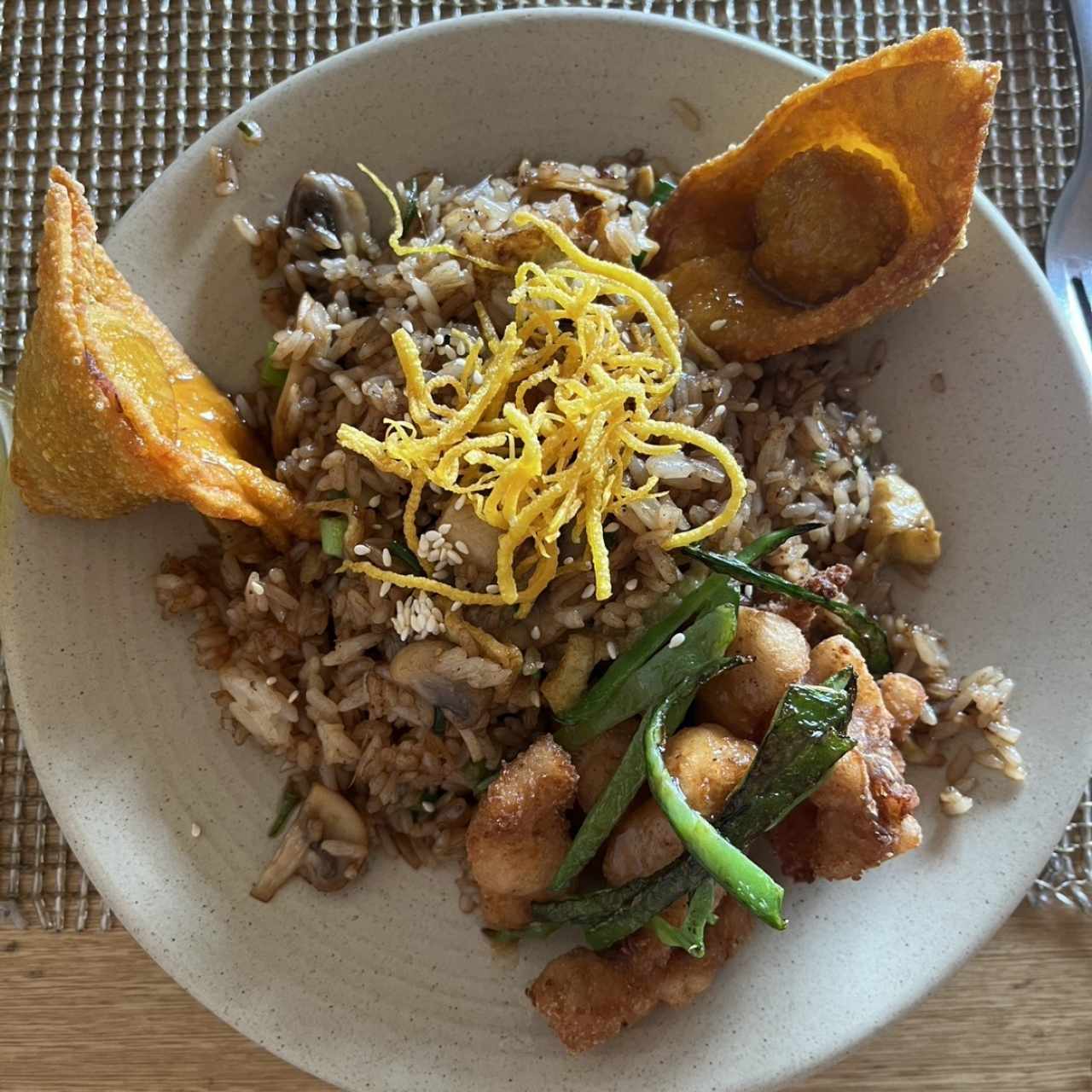Menu Lunch Arroz Chaufa de Hongos Corvina y Wanton 