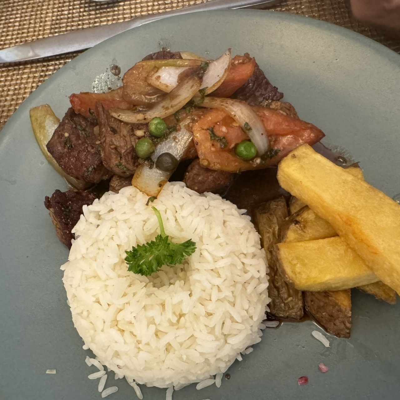 Platos Fuertes - Lomo Saltado