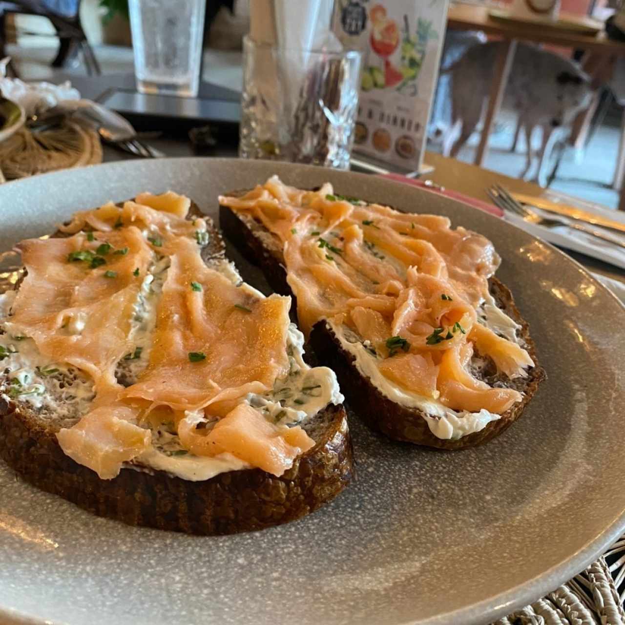 brusquetas con salmón 